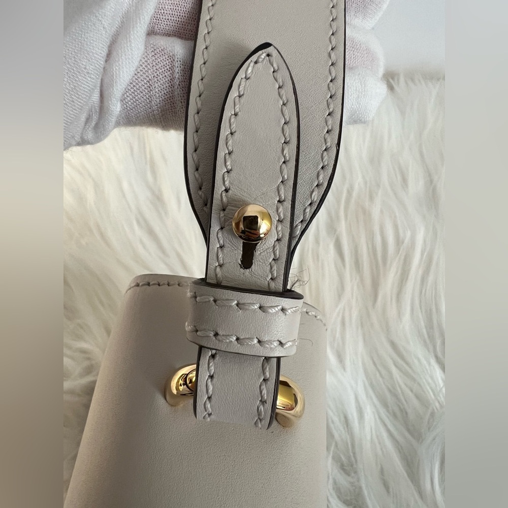 Gucci white small sylvie bag with stripes ribbon. - Picture 2 of 10